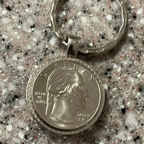 NEW MOM Silver key chain - Picture 5 of 5
